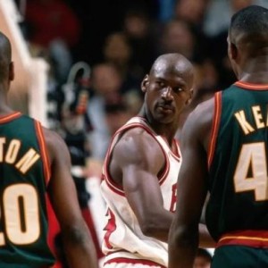  哈利伯顿精准传导步行者团队篮球击溃公牛防线