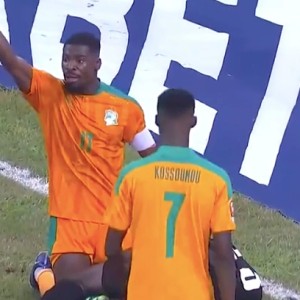  第戎后防失误连连,送乌龙大礼痛失好局  