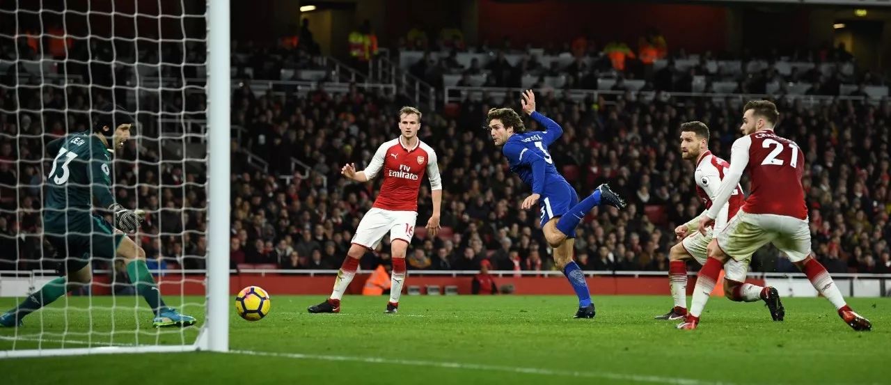  克莱蒙德比战火药味浓，红黄牌频现难阻平局收场